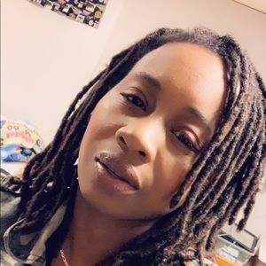 Meet your Posher, Tia